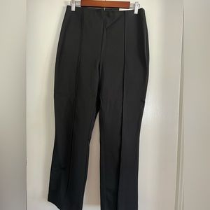 LOFT Women’s Kick Crop Pants in Black. Size 6.
